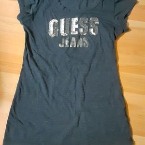 GUESS Tshirt
